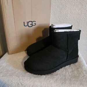 UGG Classic Mini II Boots Black Suede Women’s Size 9 NWT